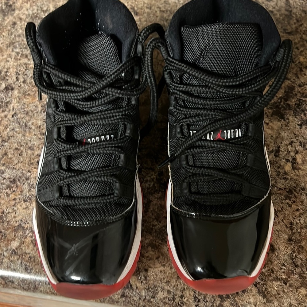 Jordan Bred 11 size 6.5